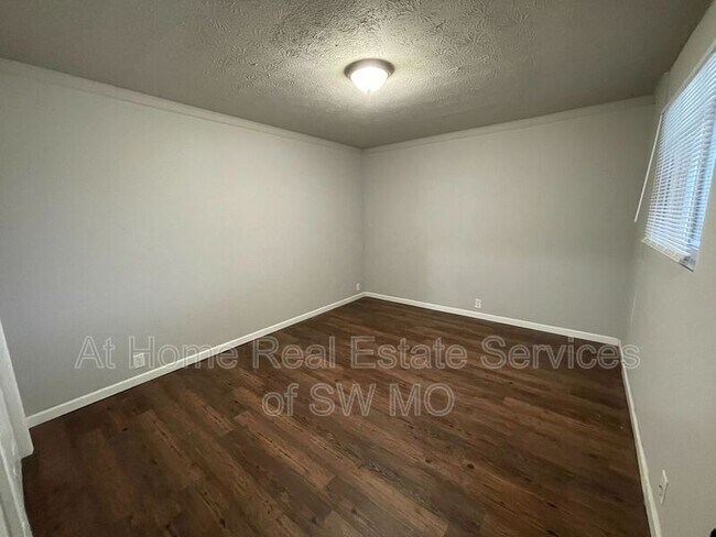 Photo - 930 S Campbell Ave Unidad Plaza 2