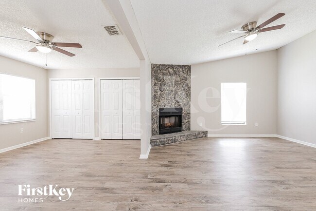 Photo - 704 Del Rio Way