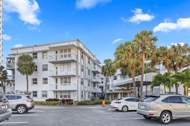 Building Photo - 1913 S Ocean Dr Unit 212