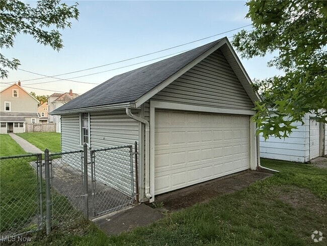 Building Photo - 460 2nd St NW Rental
