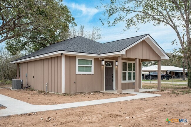 Building Photo - 548 Pecan St Rental