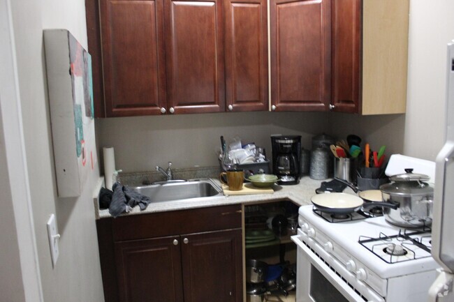 Building Photo - 447 Park Dr Rental