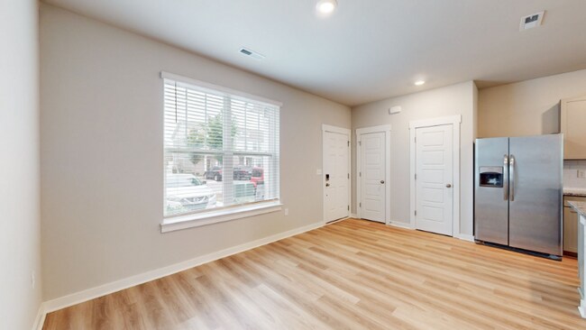 Photo - 1736 Frodo Wy