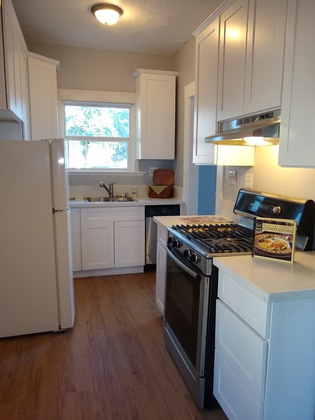 Building Photo - 777 Elmira St Unit #3