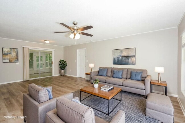 Photo - 923 N Grove St