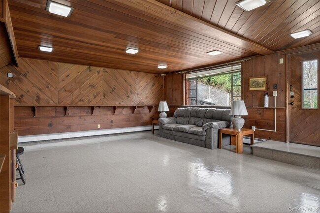 Photo - 353 Candlestick Hill Rd