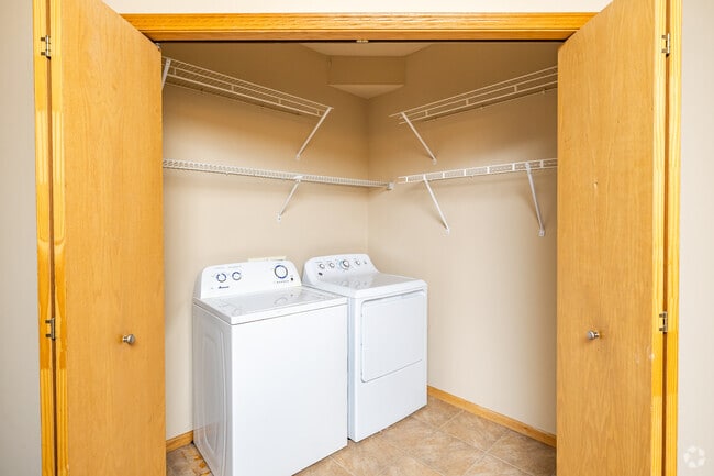 2BR, 2BA - 1,379SF - Laundry