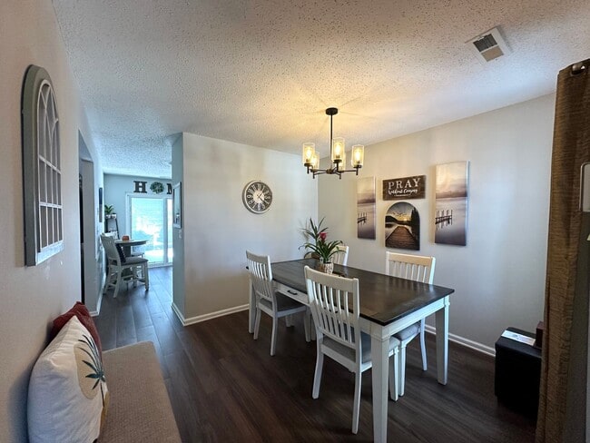 Photo - 2 bedrooms, 1.5 bathrooms