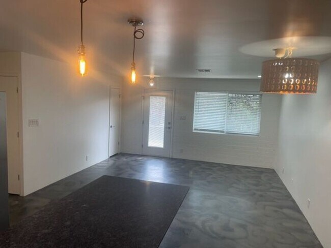 Photo - *End mgmt 10.1.2023 - Wells Apartments - F...