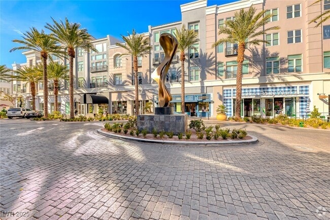 Building Photo - 2240 Village Walk Dr Unit 2204 Rental