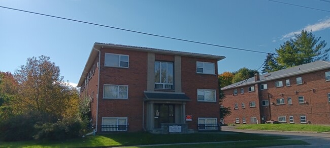 Building Photo - CORNER ONE BEDROOM BESIDE KIWANIS PARK Unit 12