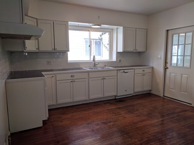 Photo - 1238 Wealthy St SE