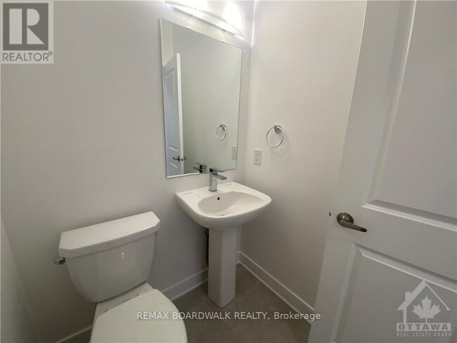 Photo - 228 Bristol Cres