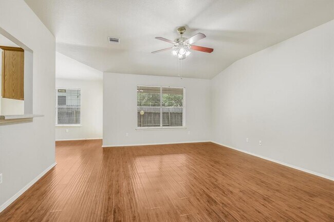 Photo - 2334 Vernell Way