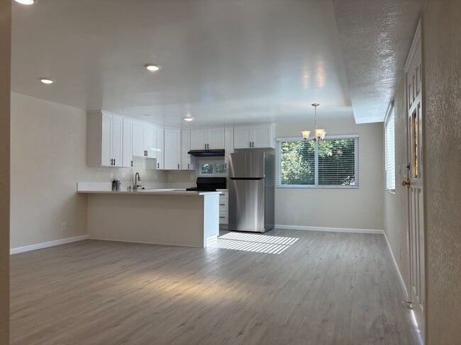 Photo - 11555 Archwood St Unidad A