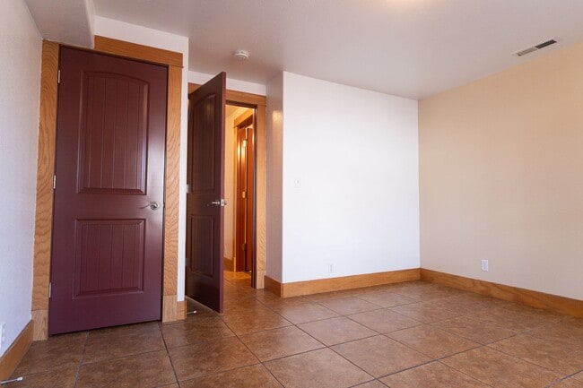 Building Photo - 3-bedroom 2 bath House $2,495