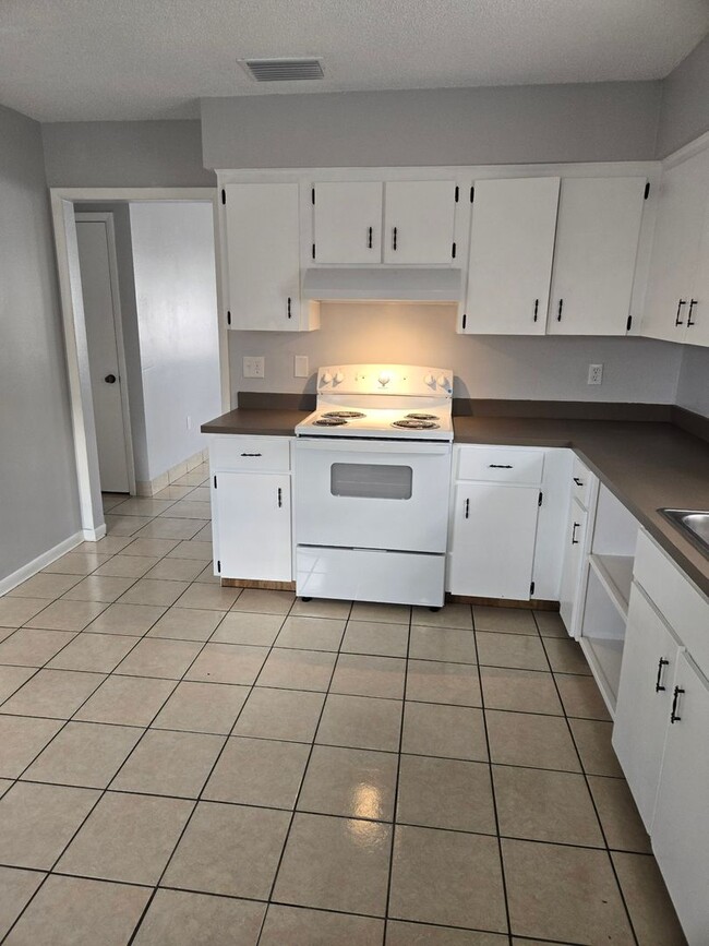 Photo - Central Lakeland Duplex