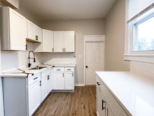 Photo - 8933 S Halsted St