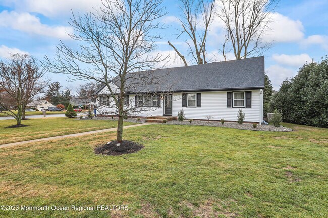 Photo - 2 Thompson Ln