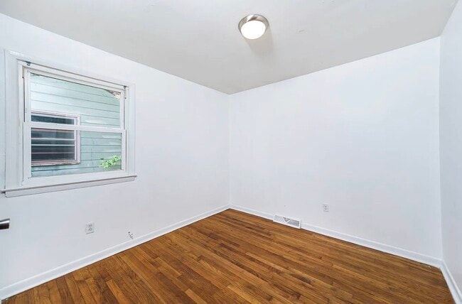 Photo - 1208 Louis Ln
