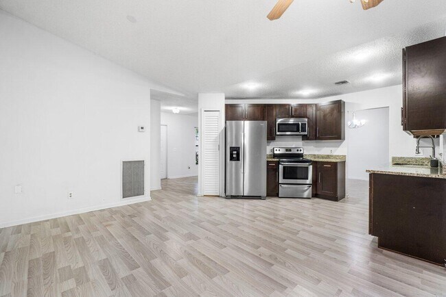 Photo - 190 Parkwood Dr S