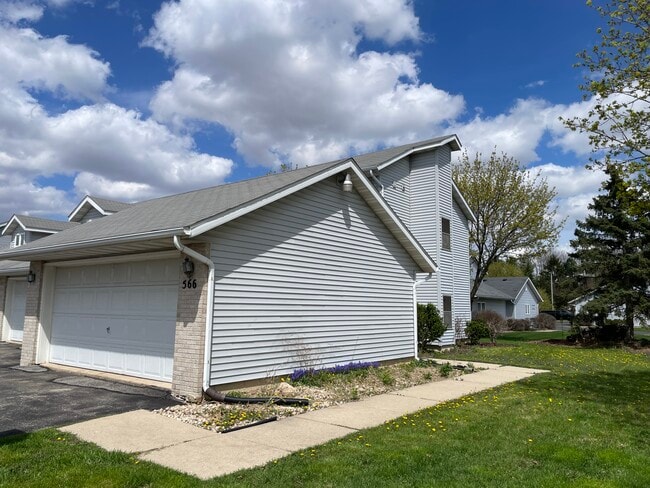 Photo - 566 Athletic Way