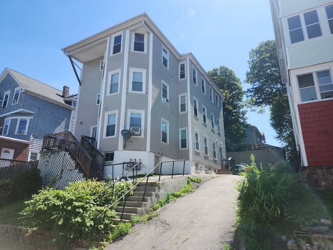 Building Photo - 48 Everard St Unit 3 Rental