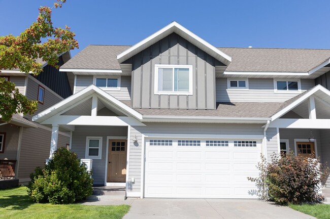 Building Photo - 2233 Buckrake Ave