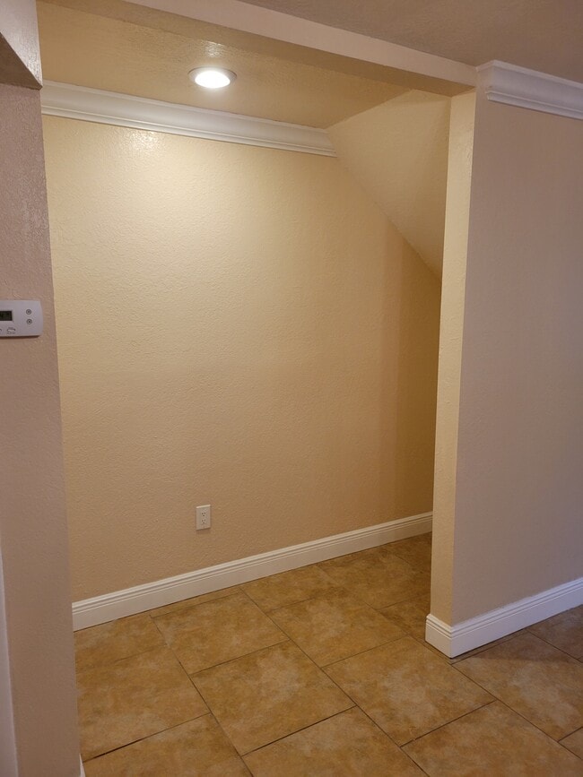 Photo - 631 Northlake Blvd