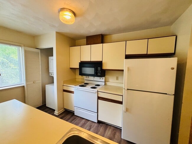 Photo - 403 Berryfield Ln