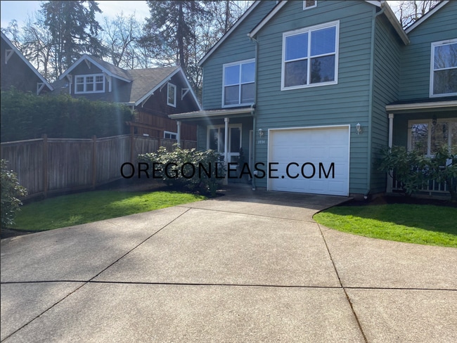 Building Photo - 2 bed 2 bath South Eugene Townhome Unit 3934 Monroe st