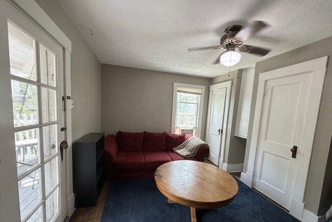 Photo - Cozy 1 Bedroom Apartment close to Aggieville!