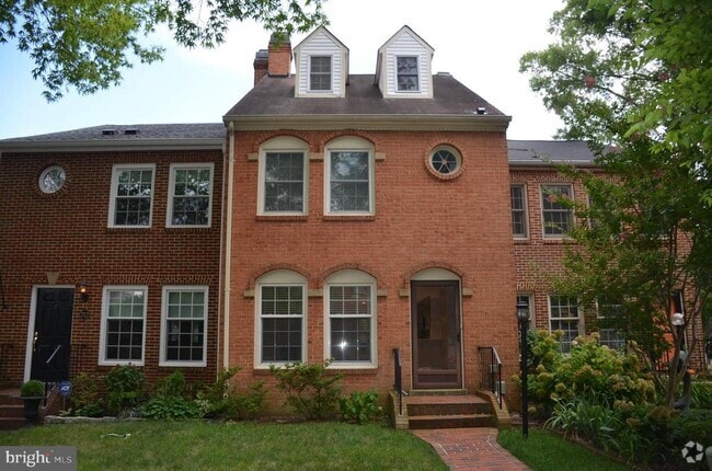 Building Photo - 714 Wilkes St Rental
