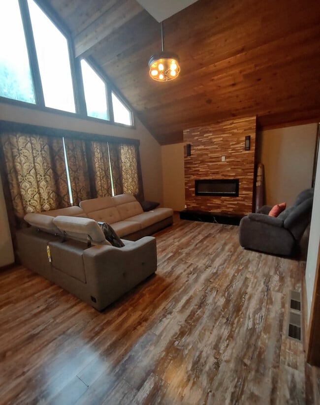 Photo - Room in House on New Crossing Trail E