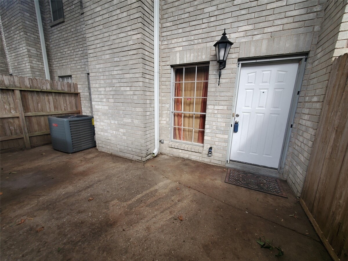 Photo - 17473 Red Oak Dr Unit 7473