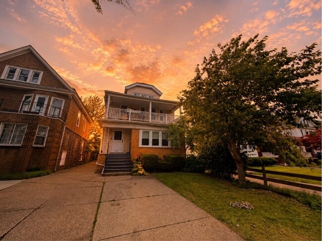 Building Photo - 418 Colvin Ave