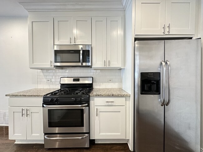 Photo - 1621 N McVicker Ave Unit 2