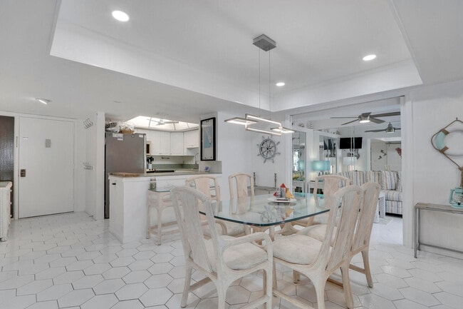 Photo - 1618 12 Oaks Way Unidad 103