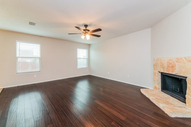 Photo - 512 Laurel Ln