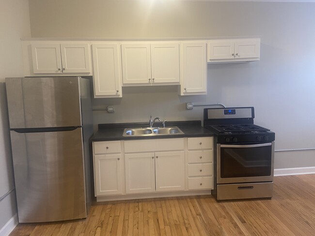 Updated kitchen cabinets and appliances - 5945 Hyslop Pl