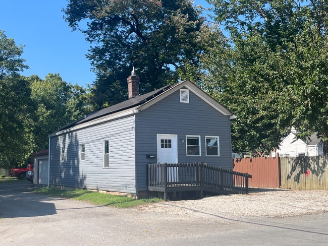 Photo - 417 E 18th St