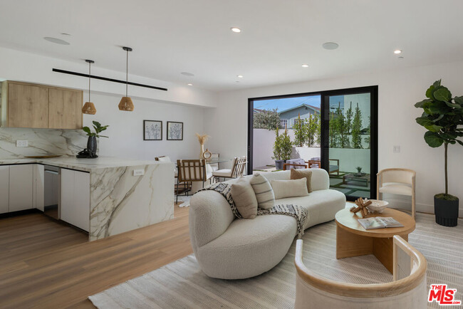 Photo - 2001 Bellevue Ave