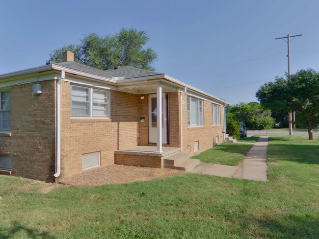Building Photo - Charming 2BR Rental | Fenced Backyard | Basement
