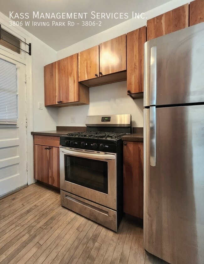 Building Photo - 3806 W Irving Park Rd Unit 3806-2