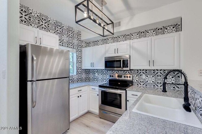 Photo - 160 W Commerce Ct