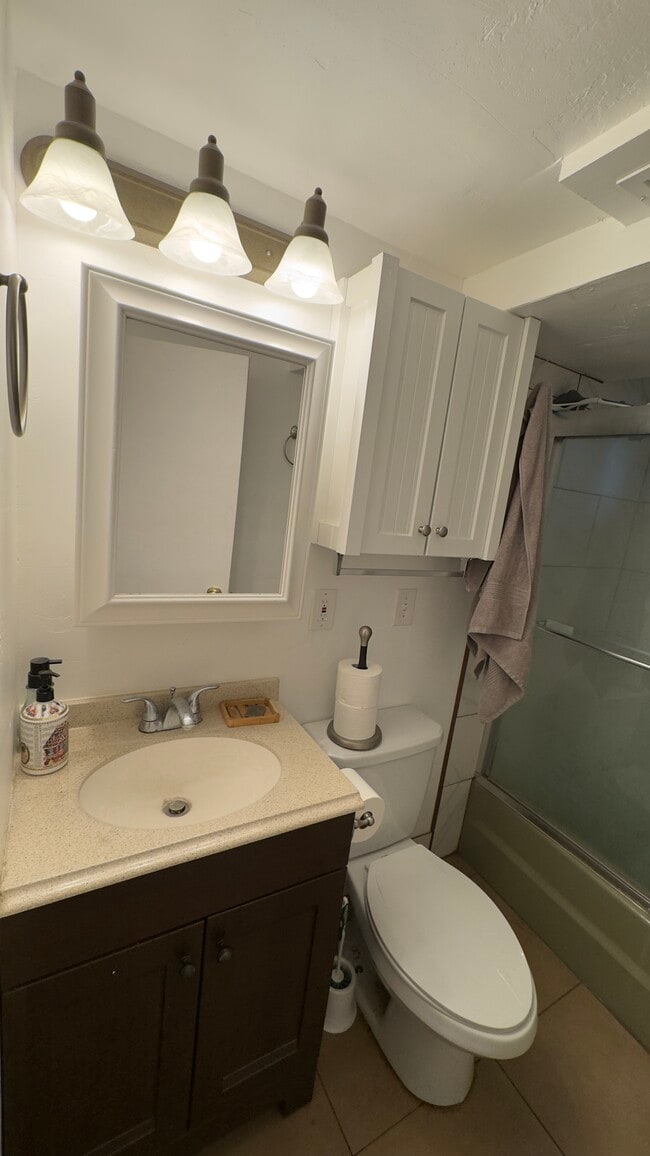 Photo - 726 Logan Ave S Unidad 726 B