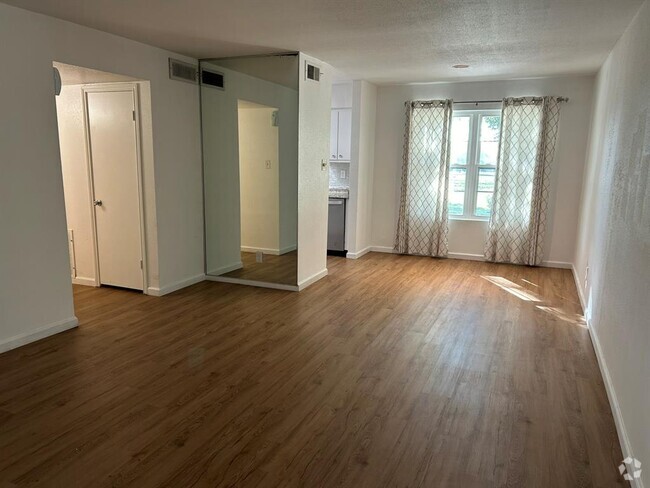 Building Photo - 5550 N Braeswood Blvd Unit 135 Rental