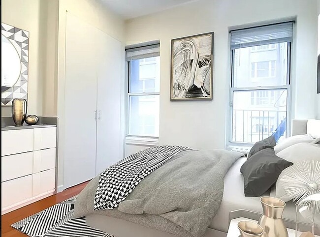 Photo - 129 W 56th St Unit 4R