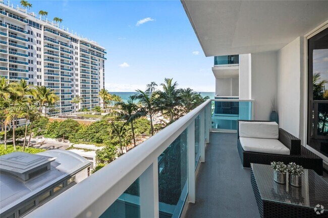 Building Photo - 2301 Collins Ave Unit 720 Rental