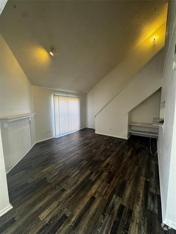 Building Photo - 3524 W Buckingham Rd Unit 226 Rental